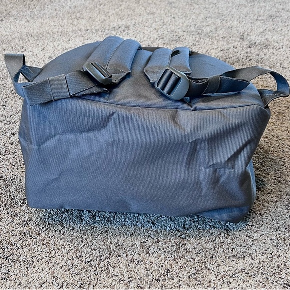 Herschel Supply Company Miller Backpack in Gargoyle Gray 32L 17.5"×12.5"x 7" NEW - Picture 15 of 16